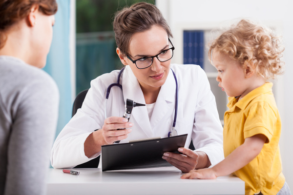 Pediatric female doctor to the child to see a doctor Stock Photo