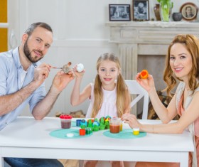 A family of three painted colored eggs HD picture 01