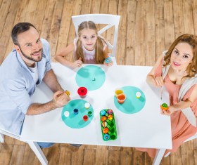 A family of three painted colored eggs HD picture 02