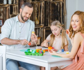 A family of three painted colored eggs HD picture 03