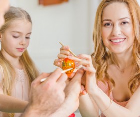 A family of three painted colored eggs HD picture 04