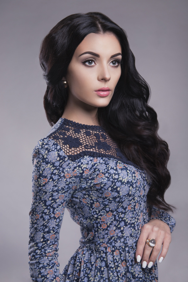 Black hair blue floral skirt beautiful woman HD picture 04