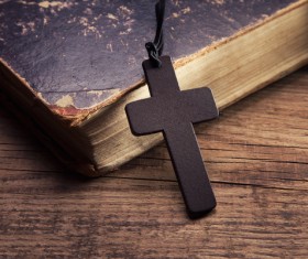 Cross with the Bible HD picture
