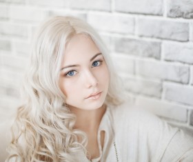 Elegant and lovely girl HD picture