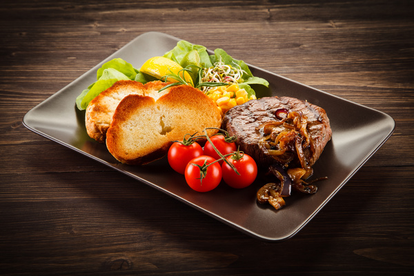 Grilled steak with toast with tomatoes HD picture