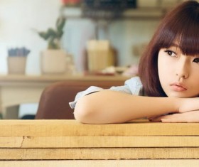 HD picture Contemplative girl