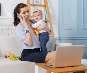 Holding the baby's mother answer the phone HD picture