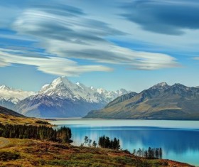 Lakes and mountains HD picture