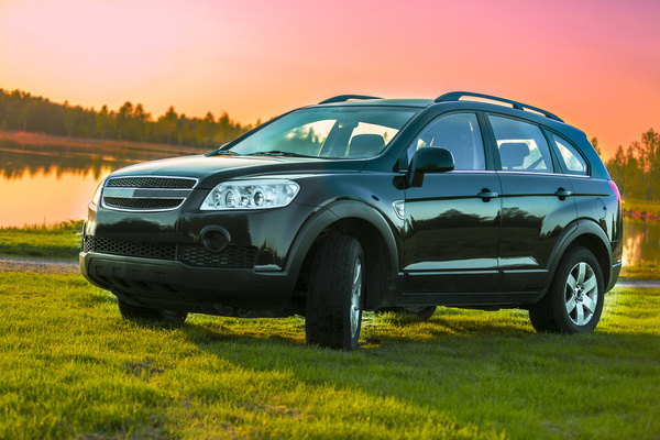SUV on the grass HD picture