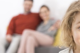 The little girl in front of the camera HD picture