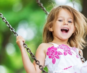 The little girl of joy and swing HD picture
