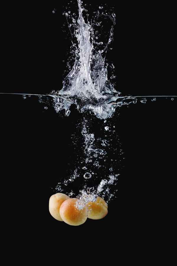Apricots falling into the water HD picture