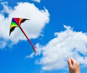 Blue sky and white clouds and flying kites HD picture