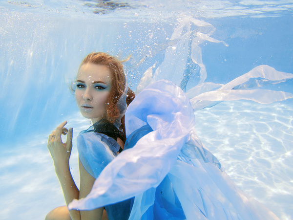 Fashion woman underwater shooting HD picture 01