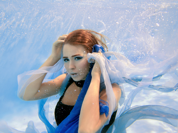 Fashion woman underwater shooting HD picture 03