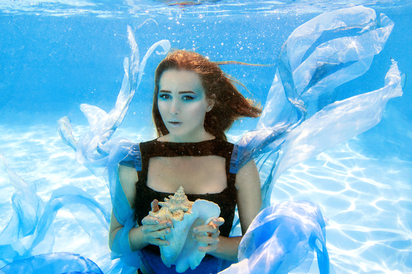 Fashion woman underwater shooting HD picture 05