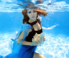 Fashion woman underwater shooting HD picture 06