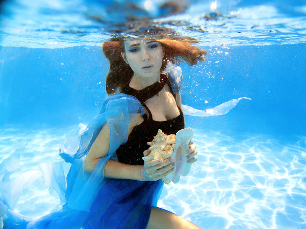 Fashion woman underwater shooting HD picture 06