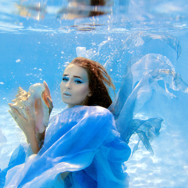Fashion woman underwater shooting HD picture 08