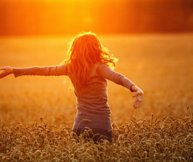 Girl in the field HD picture 03