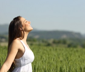 Girl in the field HD picture 04