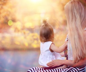 Golden sun under the mother and baby HD picture