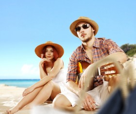 Happy couple on the beach HD picture 02