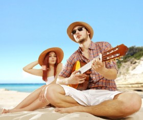 Happy couple on the beach HD picture 03