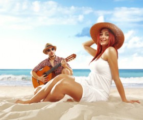 Happy couple on the beach HD picture 05