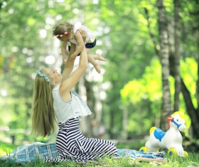 Happy mother and child in the park HD picture