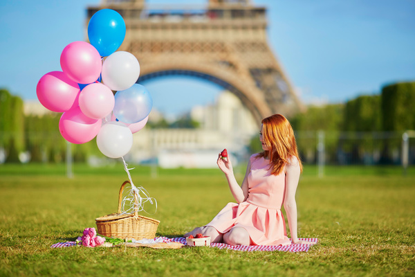 Picnic young girl HD picture
