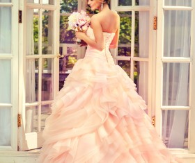 Pink wedding dress with bouquet of bride HD picture
