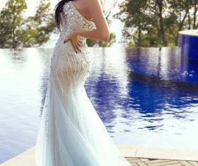 Standing on the side of the pool of women HD picture