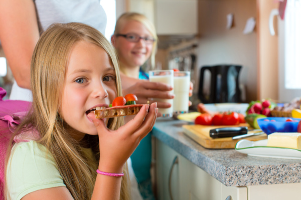The little girl in the kitchen to eat Stock Photo