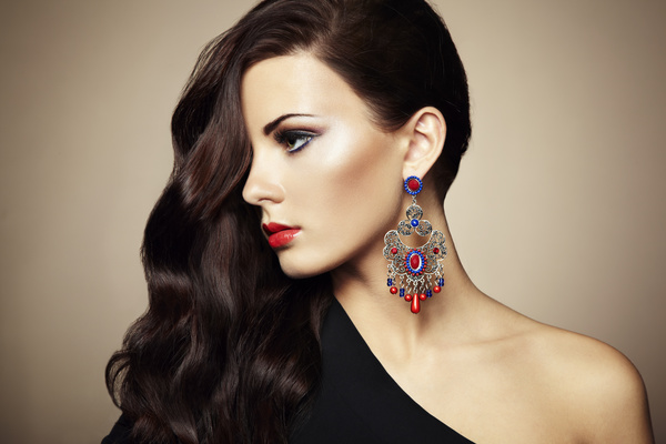 With innovative design earrings girl HD picture