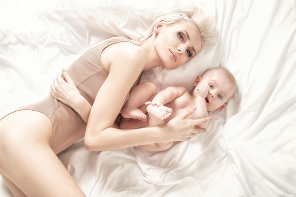Young and beautiful mom and baby together HD picture