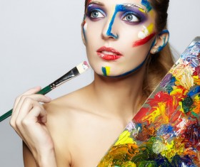 Young woman painter with color palette and paint brush HD picture 01