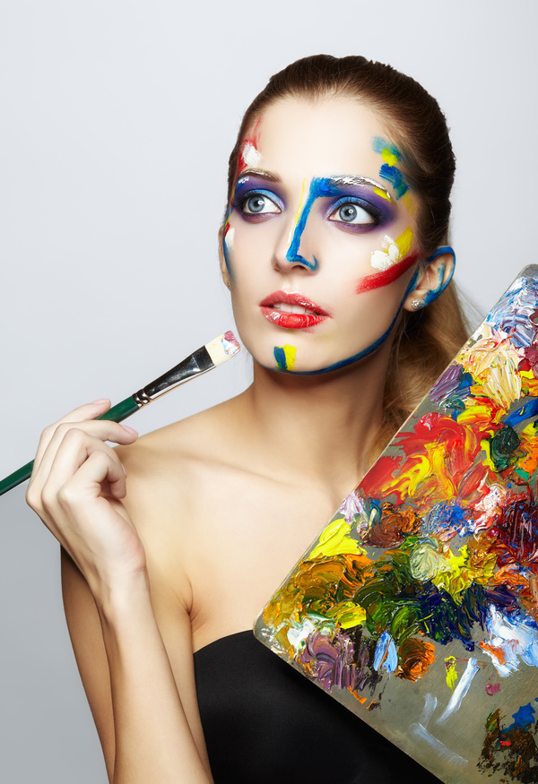 Young woman painter with color palette and paint brush HD picture 01