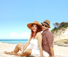 couple sitting on the beach HD picture