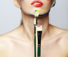 woman with a paint on her face and a brush HD picture 01