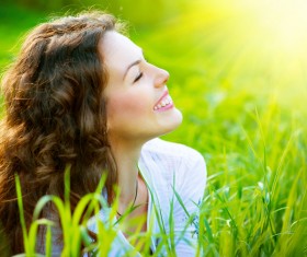 Enjoy the fresh air of the woman HD picture