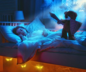 Guard the little girls teddy bear HD picture