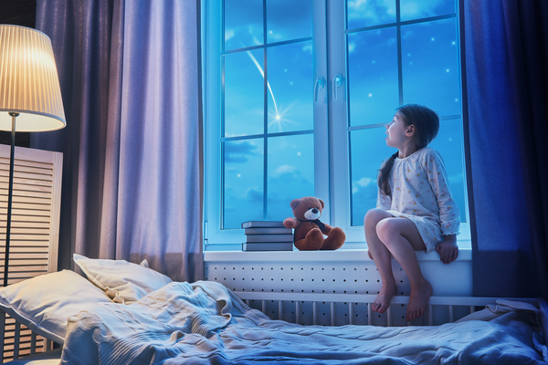 Looking out the window meteor children HD picture