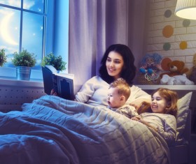 Mother read comic books for children HD picture