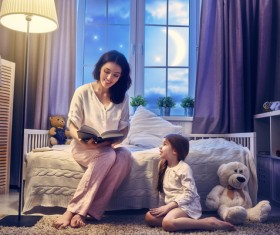 Mother reading to children HD picture