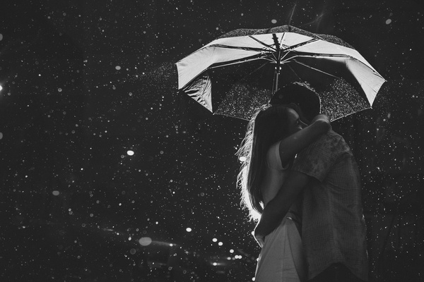 Night rain hug couple Stock Photo