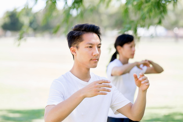 People practicing tai chi in park HD picture 03