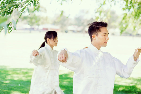 People practicing tai chi in park HD picture 10