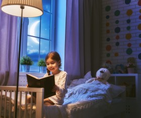 Reading the little girl HD picture
