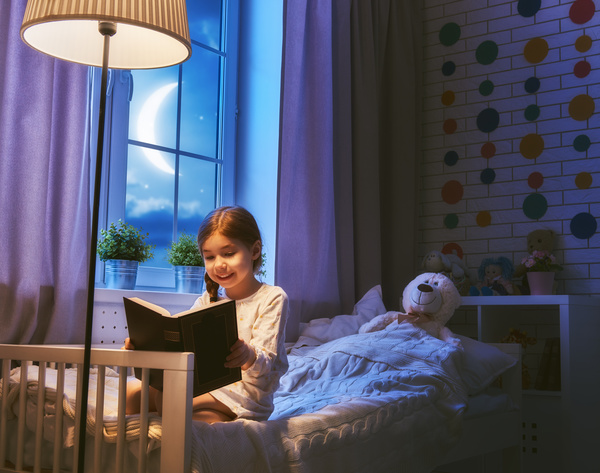Reading the little girl HD picture